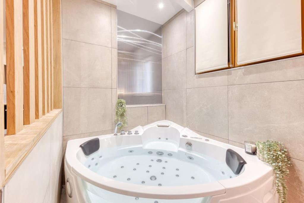 Life Room-jacuzzi-netflix-acces-24/7-prive *
