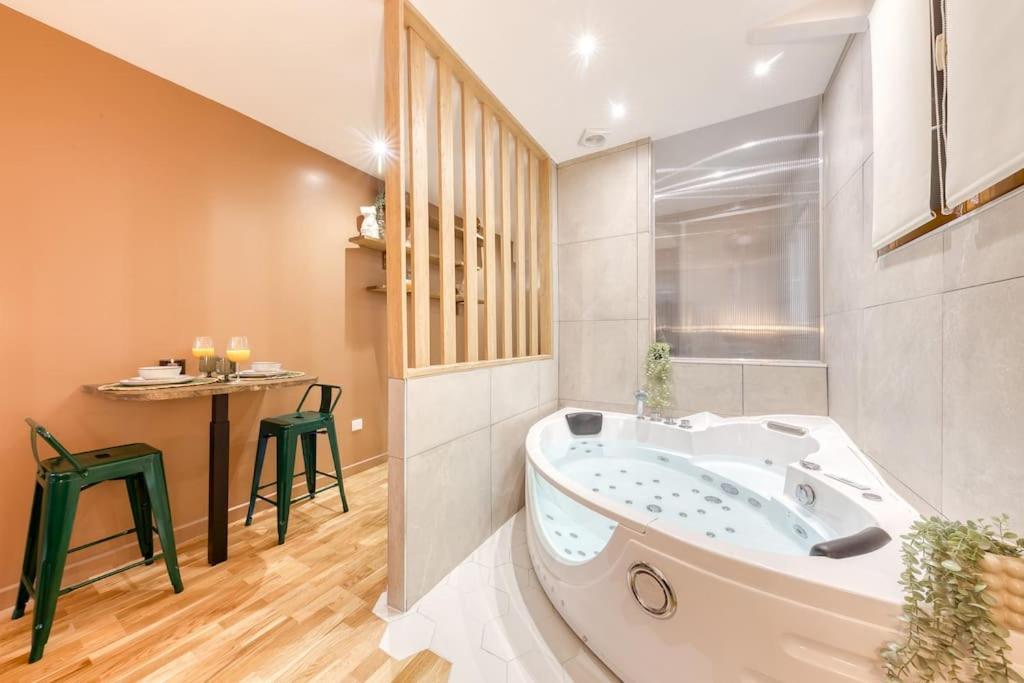 Apartment Life Room-jacuzzi-netflix-acces-24/7-prive