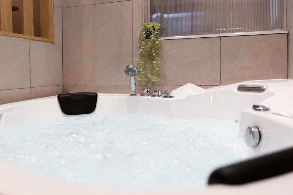 Apartment Life Room-jacuzzi-netflix-acces-24/7-prive Etampes