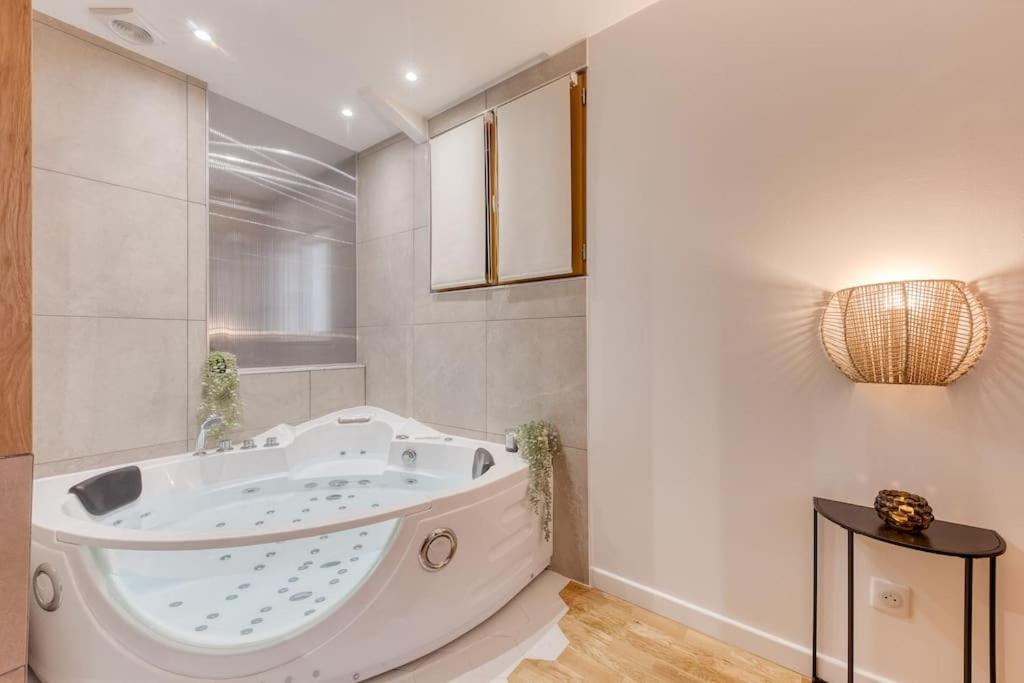 Life Room-jacuzzi-netflix-acces-24/7-prive Etampes